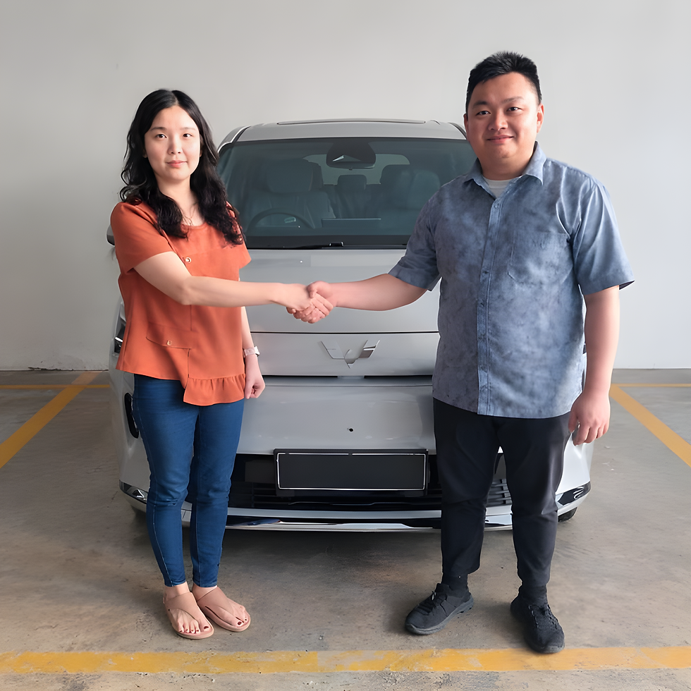 Serah terima unit Wuling Darion kepada konsumen Wuling Perdana Kenjeran Surabaya oleh salah satu perwakilan PT SGMW Sales Indonesia (5/9/2026) (Foto: Wuling Indonesia).