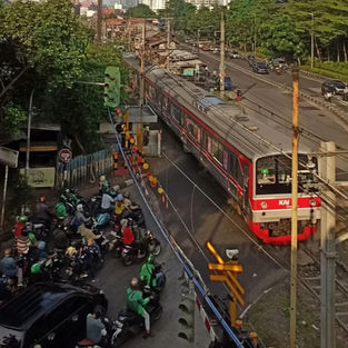 Waspada Mobil Listrik Mogok di Perlintasan Rel Kereta Api