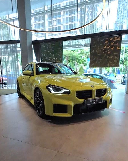 The New BMW M2, sanggup berakselerasi 0-100 km/jam dalam 4 detik.