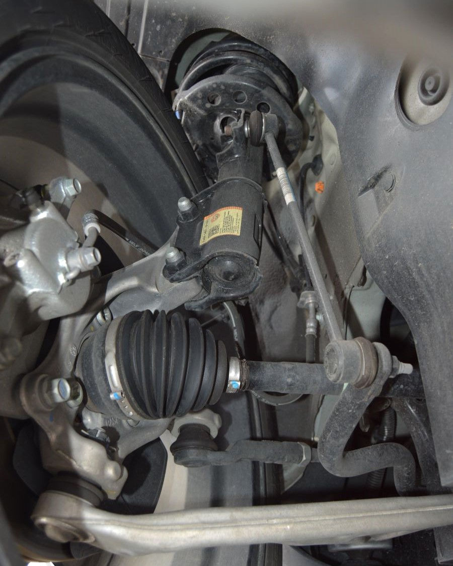Karakter understeer yang jadi ciri penggerak roda depan dieliminir oleh fitur Vehilce Stability Management (VSM).