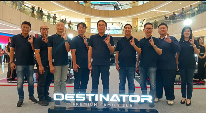 PeluncuranAll-New Mitsubishi Destinator dihadiri Atsushi Kurita, President Director PT MMKSI, serta perwakilan dealer di area Surabaya, yang diwakili Andrysan (Direktur Sun Star Motor Group), Wandy Koerniady (Direktur Srikandi Diamond Indah Motor Group), dan Henry Kosala Wahyadiyatmika (Presiden Direktur PT Bumen Redja Abadi).