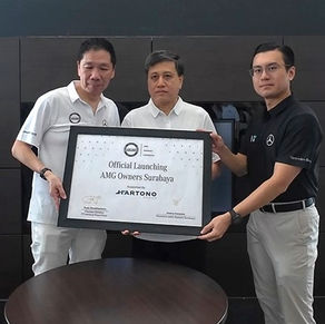 Dari kiri: Henry Joewono-Ketua AMG Owners Surabaya, Rudi Budi Hartono-Direktur Utama Hartono Raya Motor, Albert Effendi-Business Development Director Hartono Raya Motor.