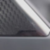 Sistem audio Meridian Surround dengan Active Sound Design dan 14 spiker yang tersemat hingga baris ketiga.