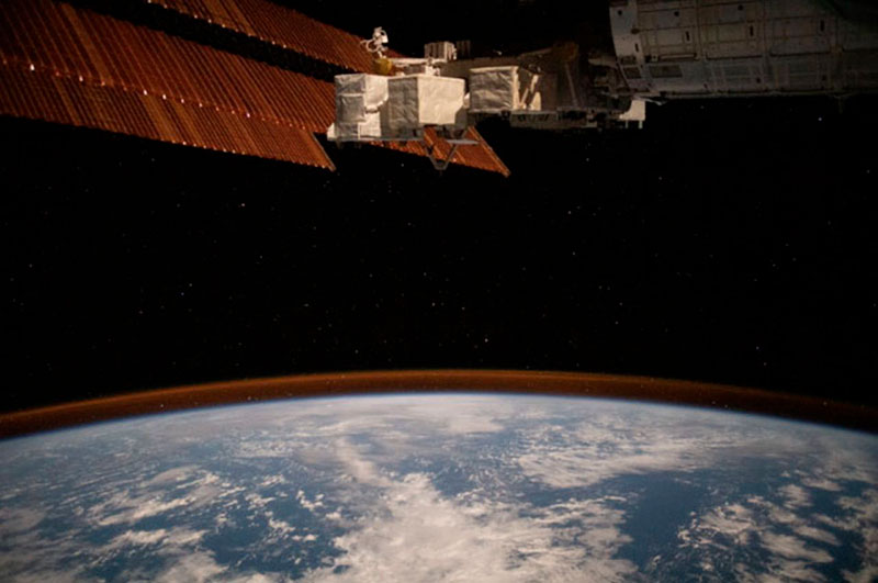 Luminiscencia nocturna sobre el Océano Índico occidental