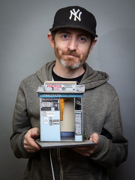 La increíble magia de las detalladas ciudades miniatura del artista Joshua Smith