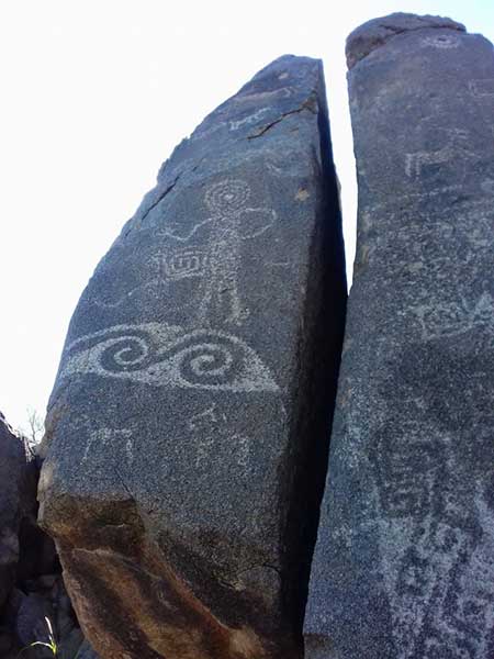 Grabados de piedra en La Proveedora, Caborca, Sonora
