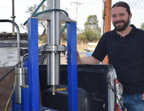 Mexicanos logran crear gasolina de bajo costo a base de desperdicios plásticos