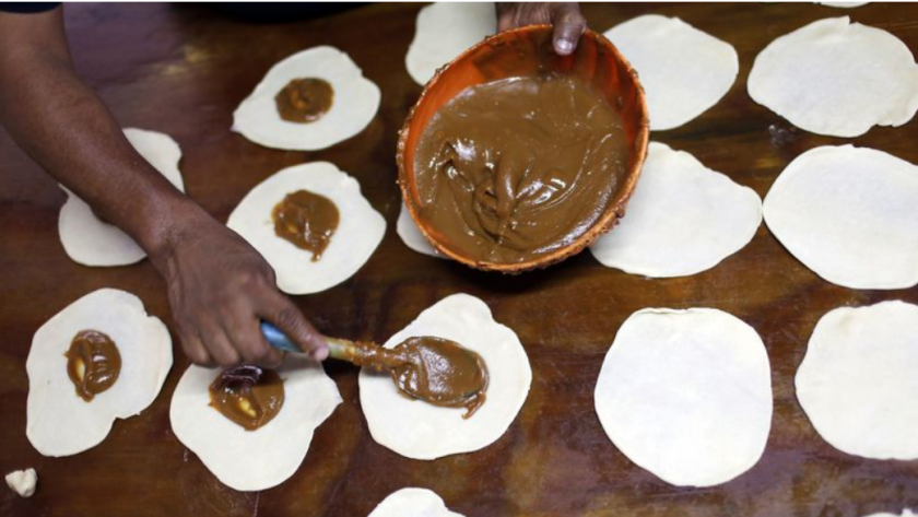Genaro Solís llena coyotas con jamoncillo
