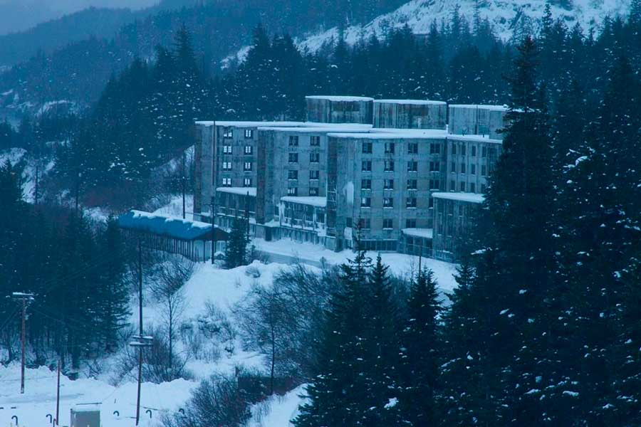 Whittier: La fría ciudad de Alaska en donde casi todos viven en un solo edificio