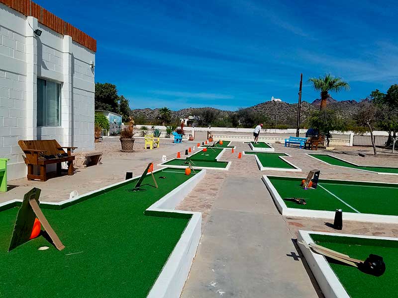 Patio exterior del Club Deportivo Bahía de Kino