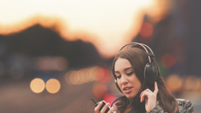 Los mexicanos escuchan más música que el resto del mundo