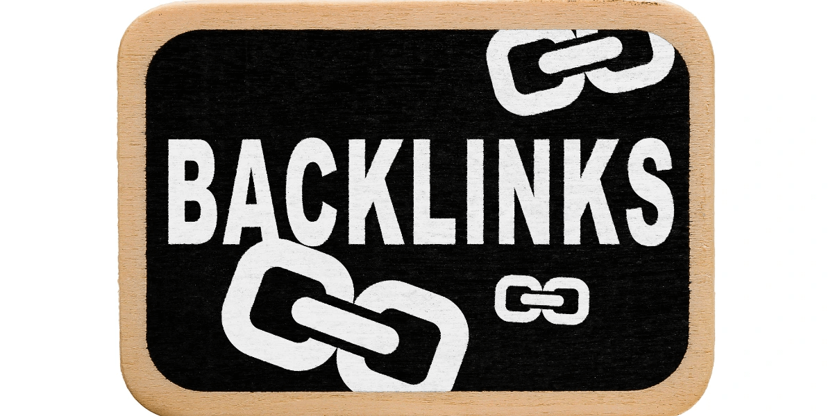 Wooden sign showing links and the word 'Backlinks' on it