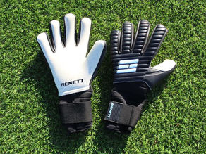 Benett "the Statement" Black-Aqua-Dots C1 