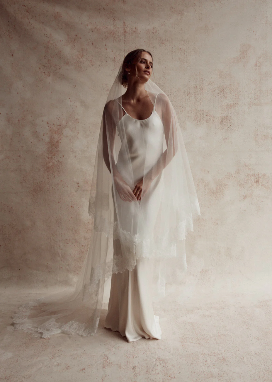 Thumbnail: Harper Lace Trimmed Veil