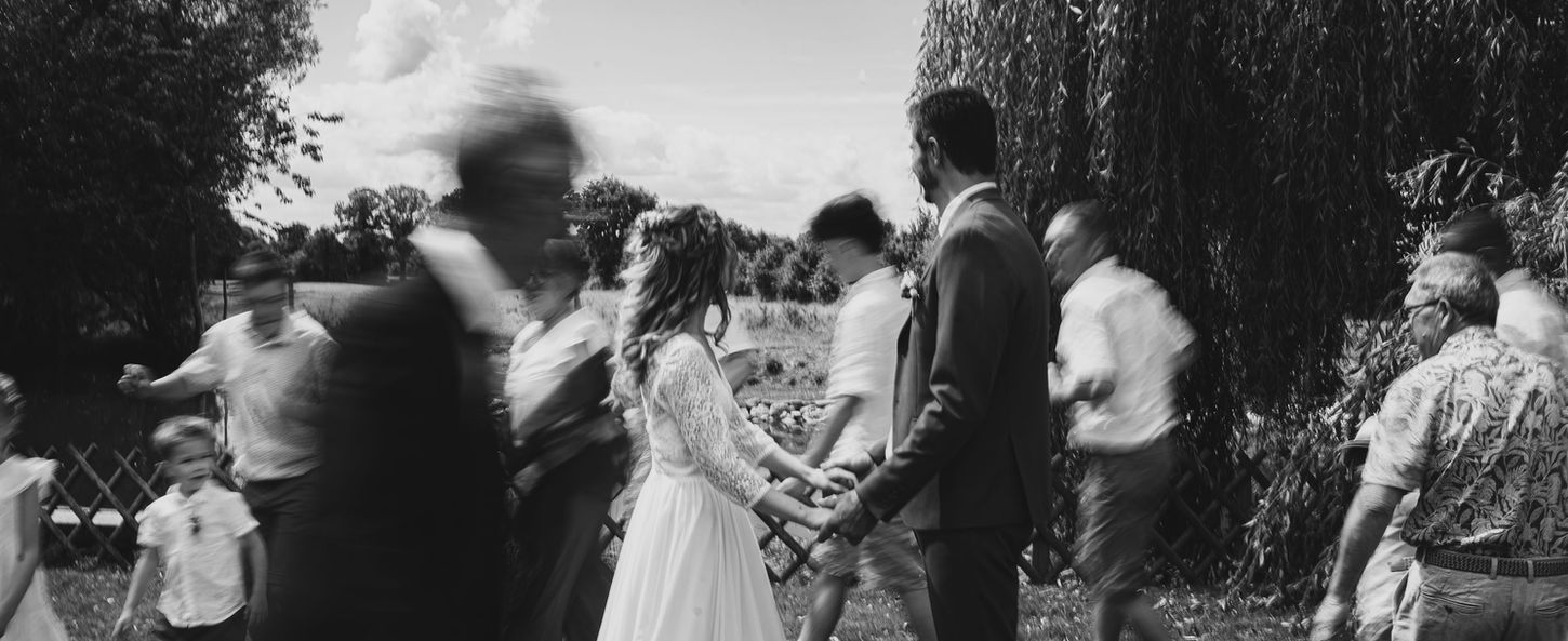 Photographe mariage Paris couple mariés à la mairie
Reportage photo mariage Paris cérémonie civile
Séance photo couple mariage Paris lumière naturelle
Photographe mariage Paris préparation de la mariée
Photo mariage Paris émotion invités cérémonie