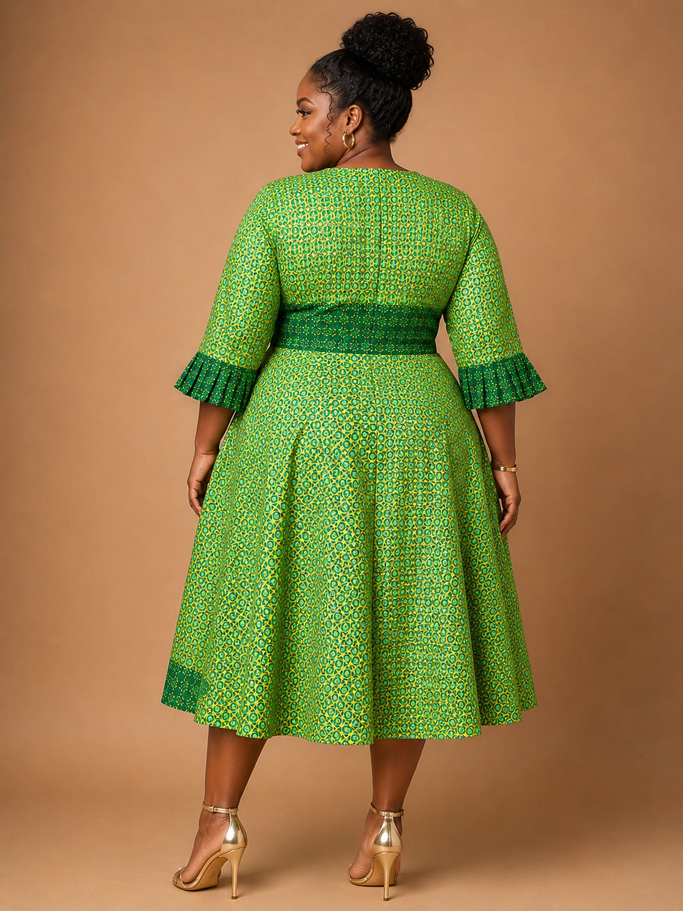 Thumbnail: Emerald Radiance Midi Dress