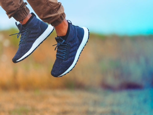 Noda Kuning pada Midsole Boost Sepatu, Apakah Tidak Bisa Hilang? Berikut Faktanya
