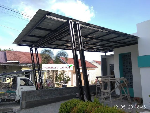 kanopi industrial yang membuat rumah tampak menarik dan tidak monoton