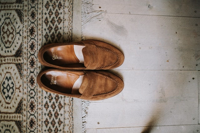 dress shoes berbahan dasar suede