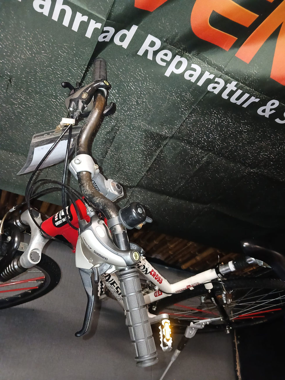 Miniaturbild: "GENESIS OREGON ALU Crossbike.28 zoll.24 Gänge.42 cm RH.mit 1 Jahr Garantie.