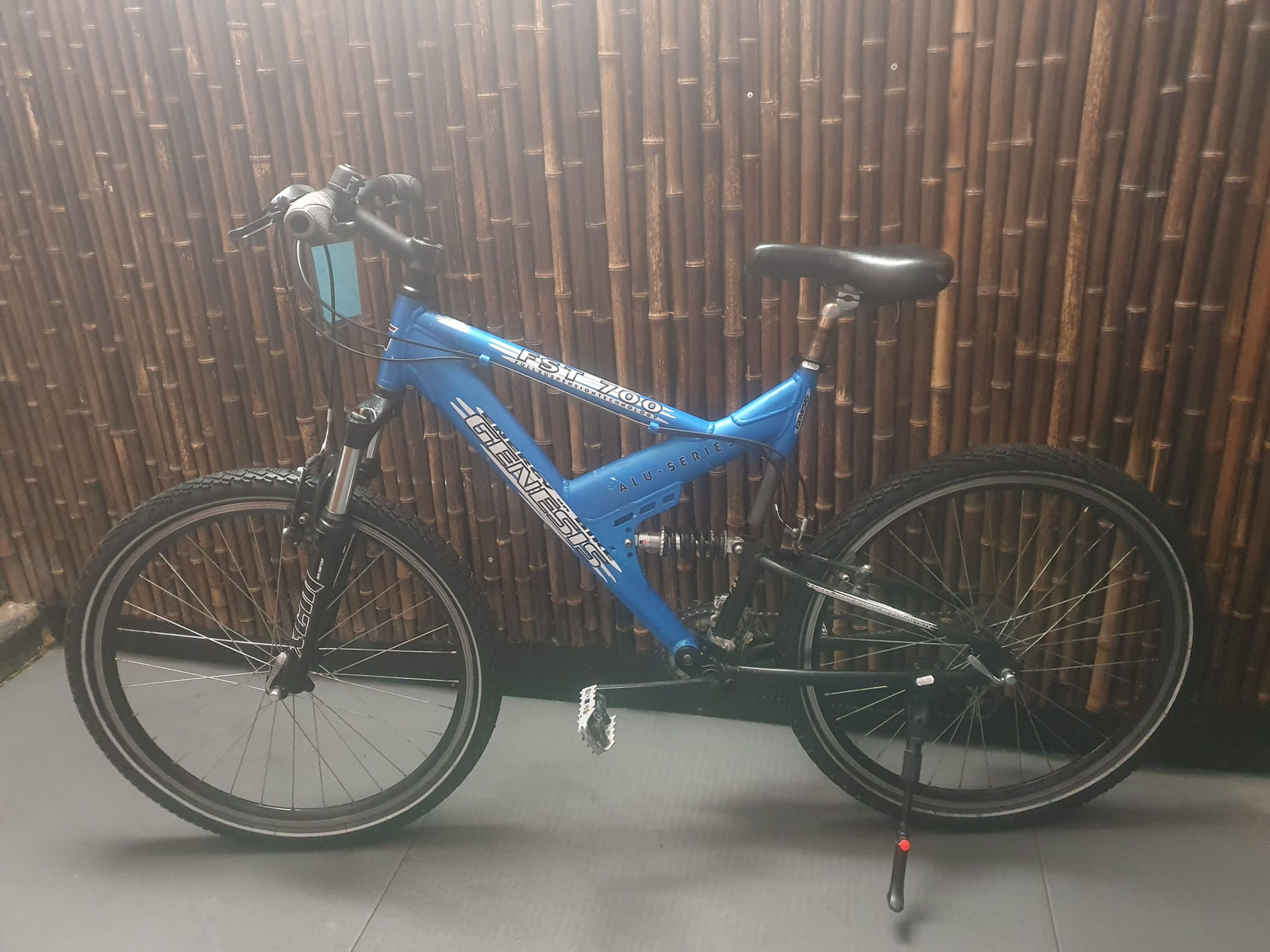 "GENESIS FST 700" Mountainbike.26 zoll.24 Gänge.51 cm RH.mit 1 Jahr Garantie