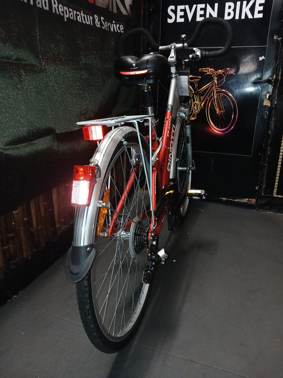 Миниатюра: "DINOTTI XT6007A"Trekkingbike.28 zoll.21 Gänge.44 cm RH.mit 1 Jahr Gatantie.