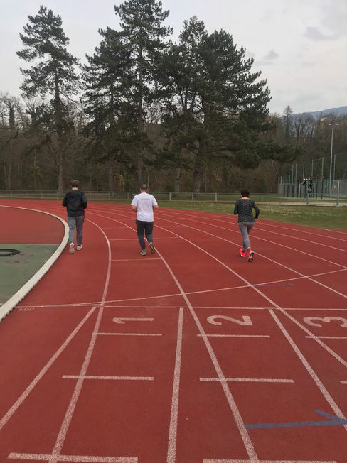 3 coureurs s'exercent pour la course