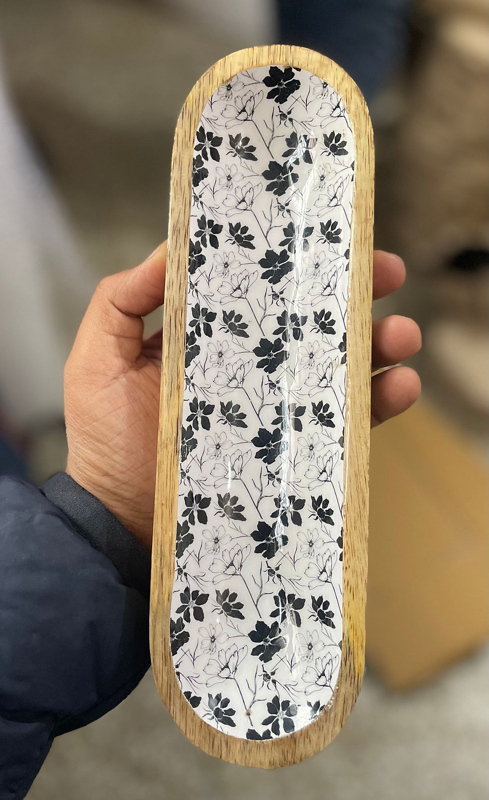 थंबनेल: Incense Holder Agarbatti Stand White and Black Flower.