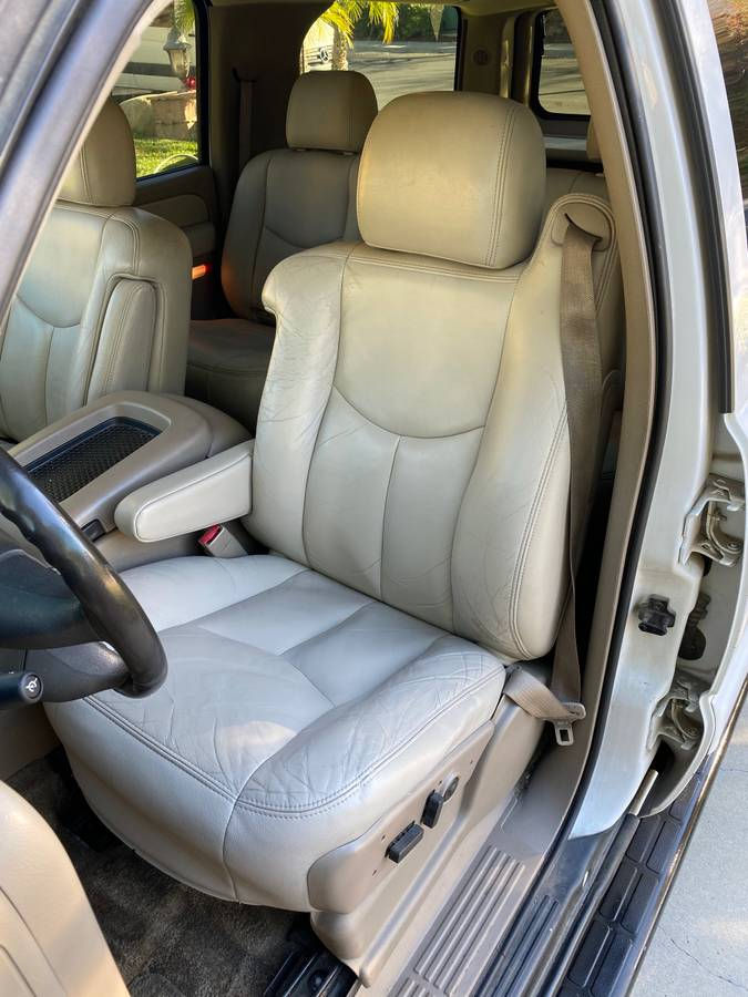 Thumbnail: 2003 CHEVY SUBURBAN__CLEAN TITLE__NO ACCIDENTS__NON SMOKERS