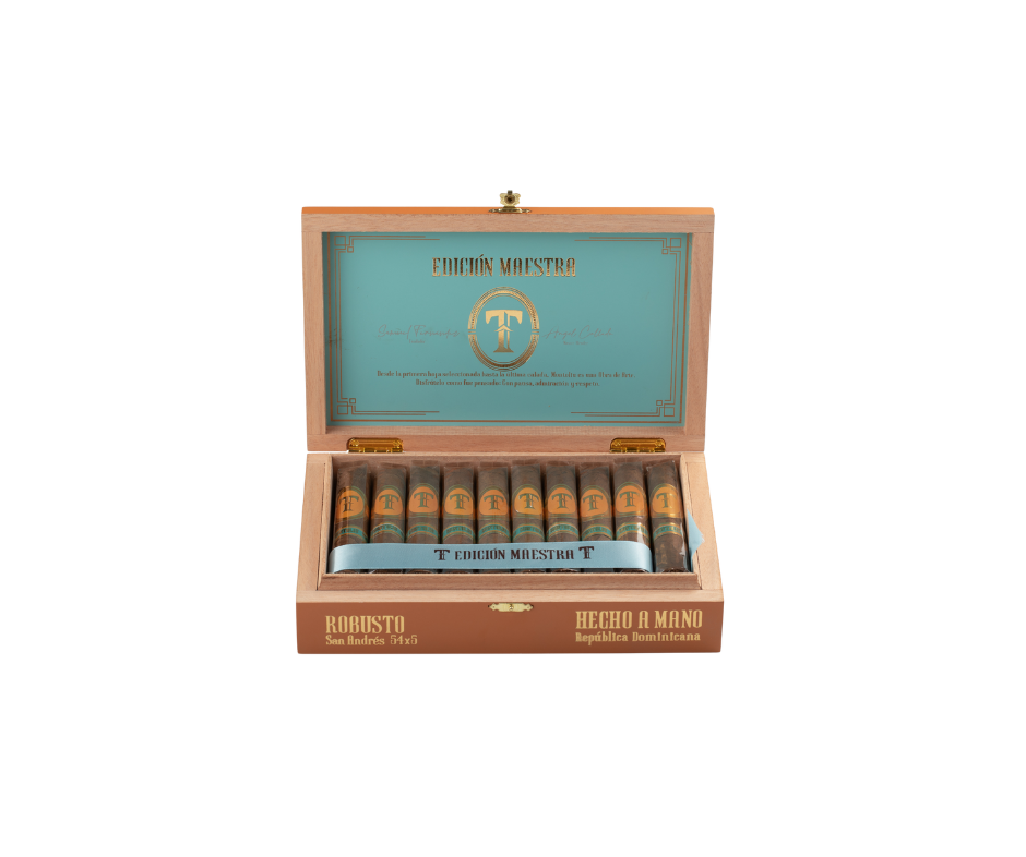 Caja abierta Sol Dorado mostrando puros artesanales de lujo. | Open Sol Dorado box displaying handcrafted luxury cigars.
