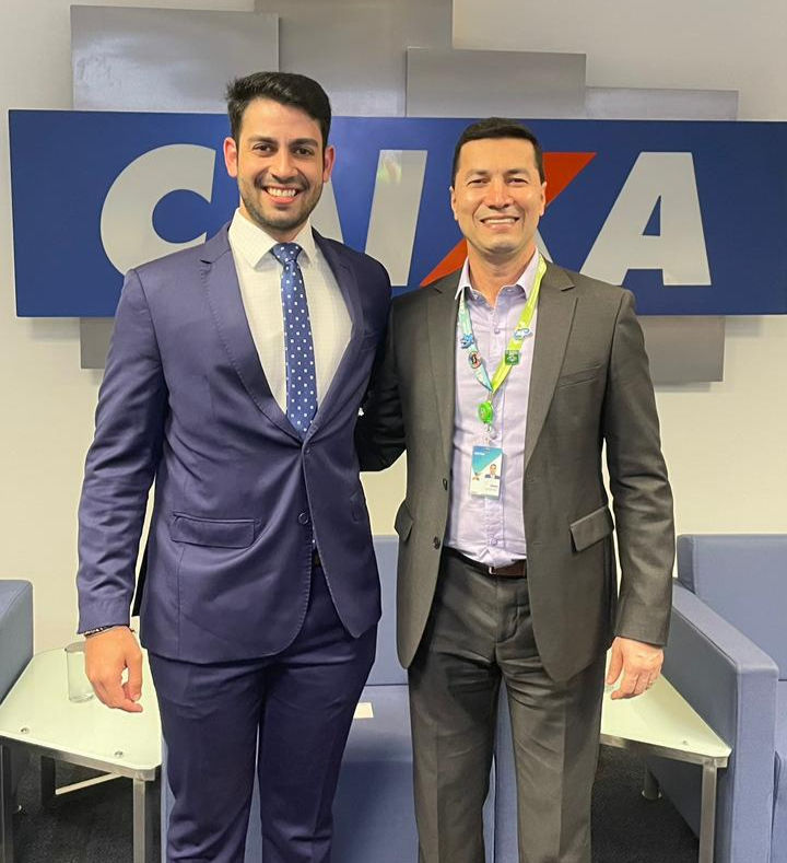 Presidente do INDS, Vitor Rocha, ao lado Vice-presidente de Sustentabilidade e Cidadania Digital da CAIXA, Jean Benevides.