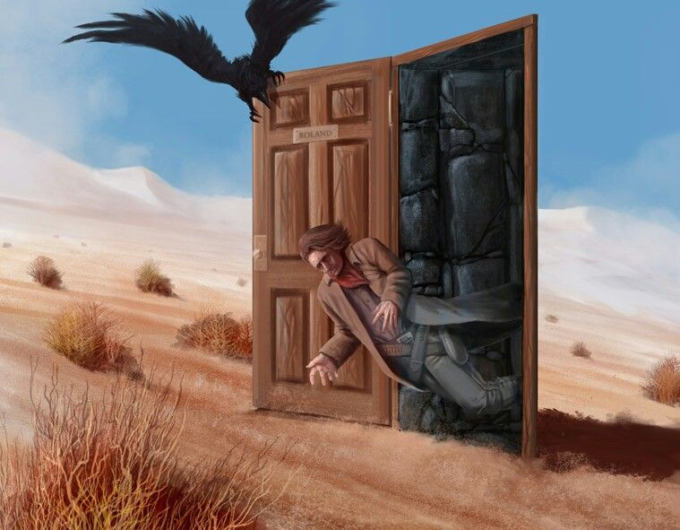 Um homem cai para fora de uma porta, saindo em um deserto cercado de dunas. Um corvo está empoleirado na porta, avançando em direção ao homem.
