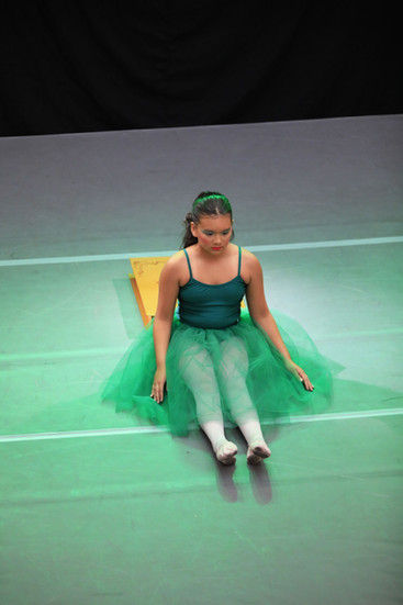 Bailarinas do Ballet Teatro Oficina se apresentando na Mostra Paralela do Enredança 2025 no Maxi Shopping Jundiaí.