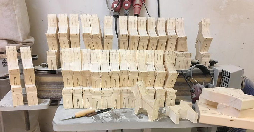 dalahund_daladog_process_wood_sawing_swedish_svensk_tra_snickarverkstad_web.jpg
