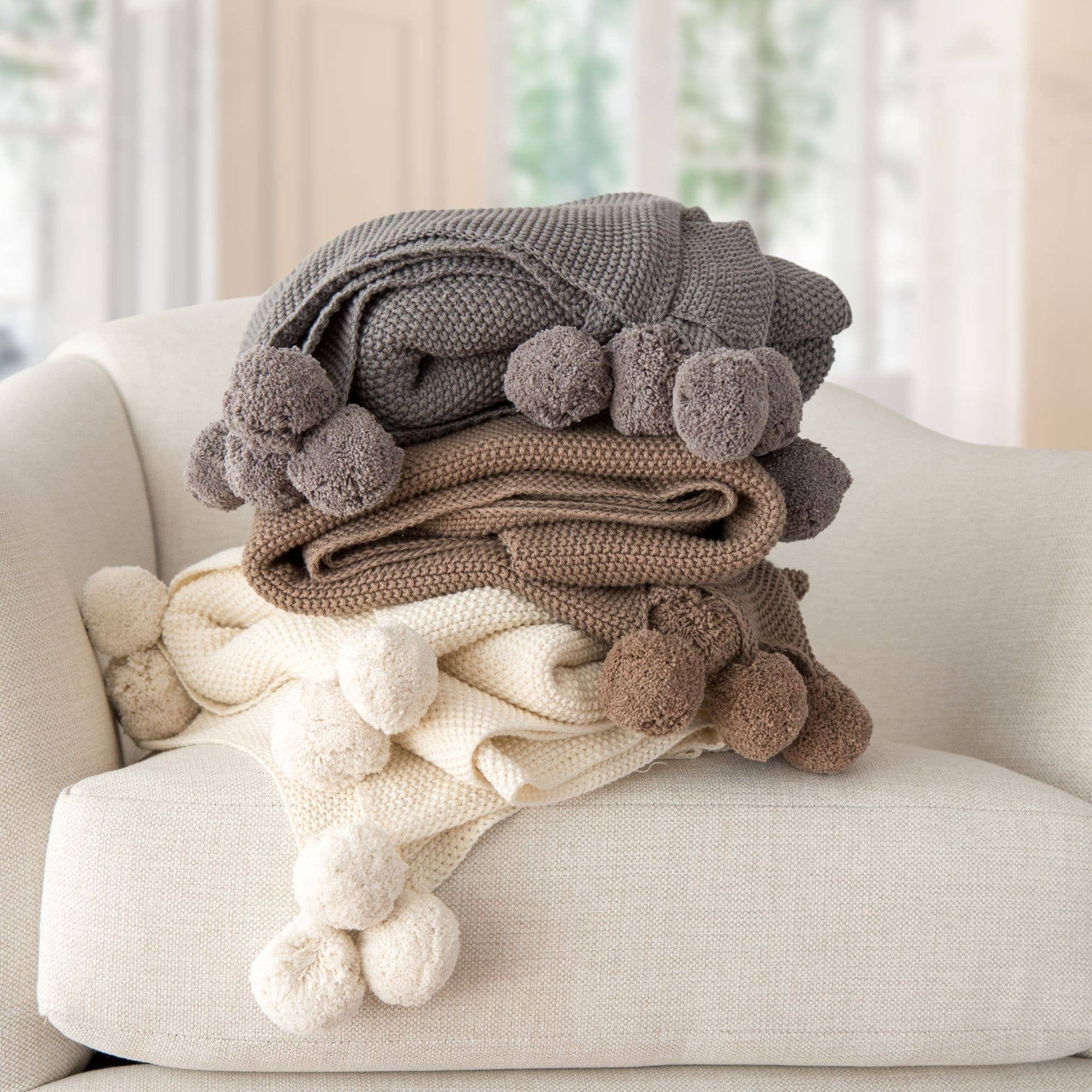 Cotton Seedstitch Throw with Pompoms