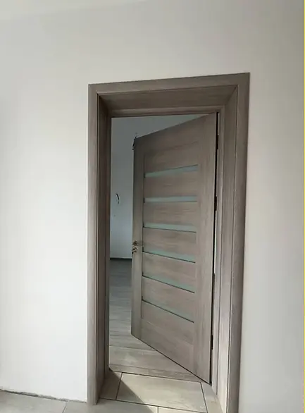 Usi Suceava 790lei cu toc regalbil.webp