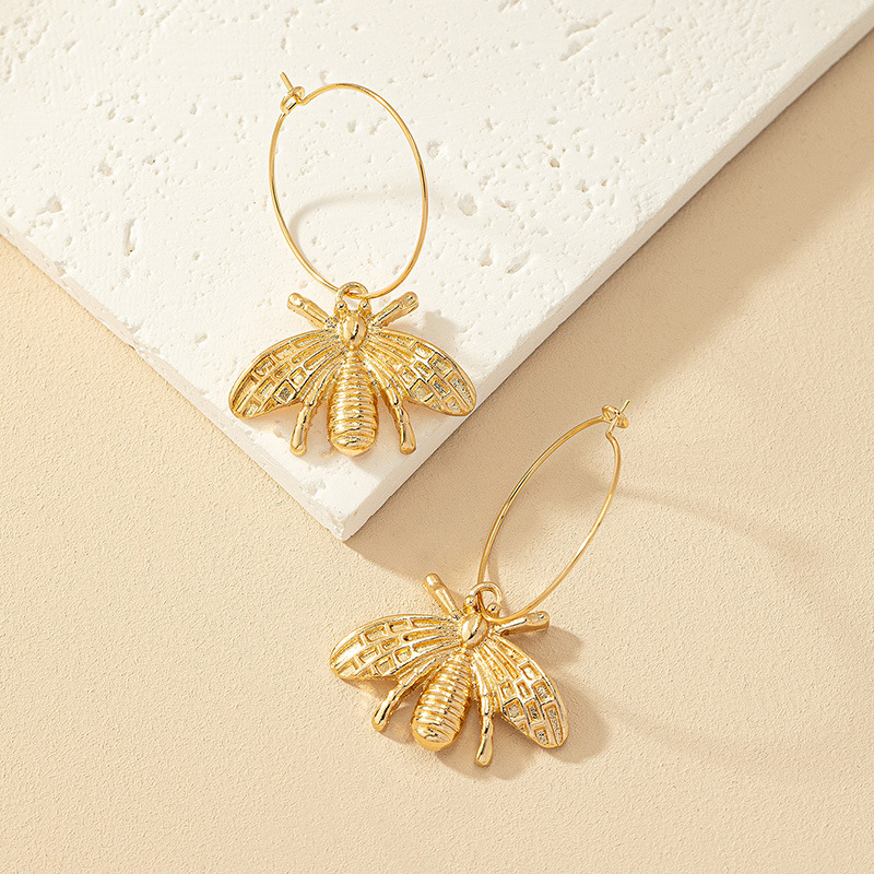 Thumbnail: display card with golden bee earrings