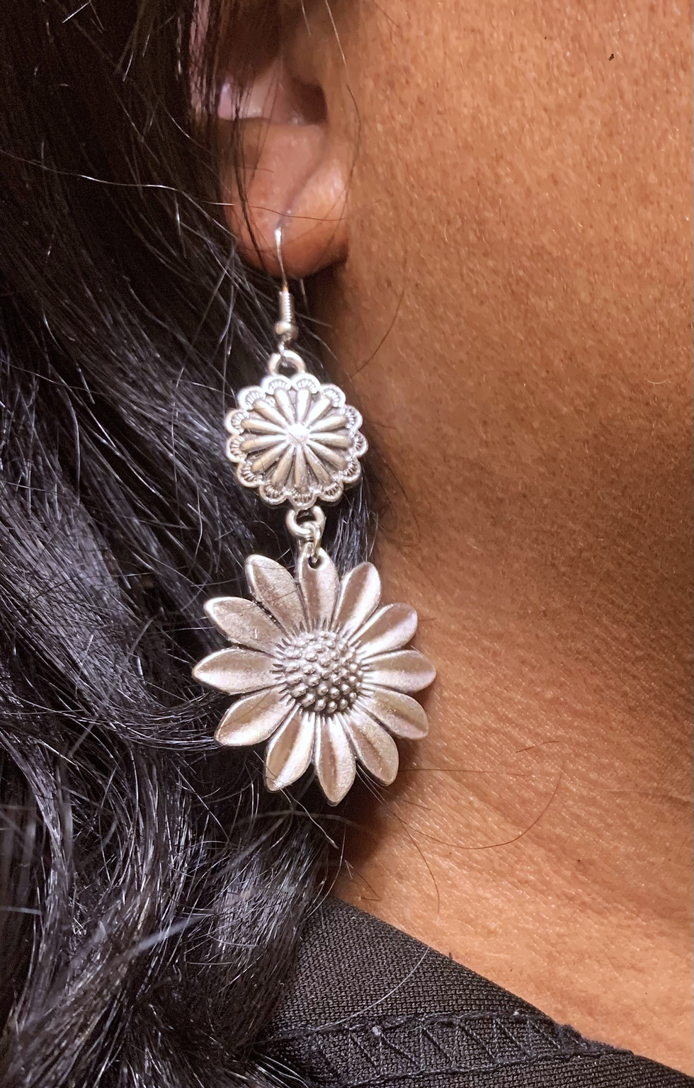 Thumbnail: Model 1 wearing the silver retro sunflower earrings