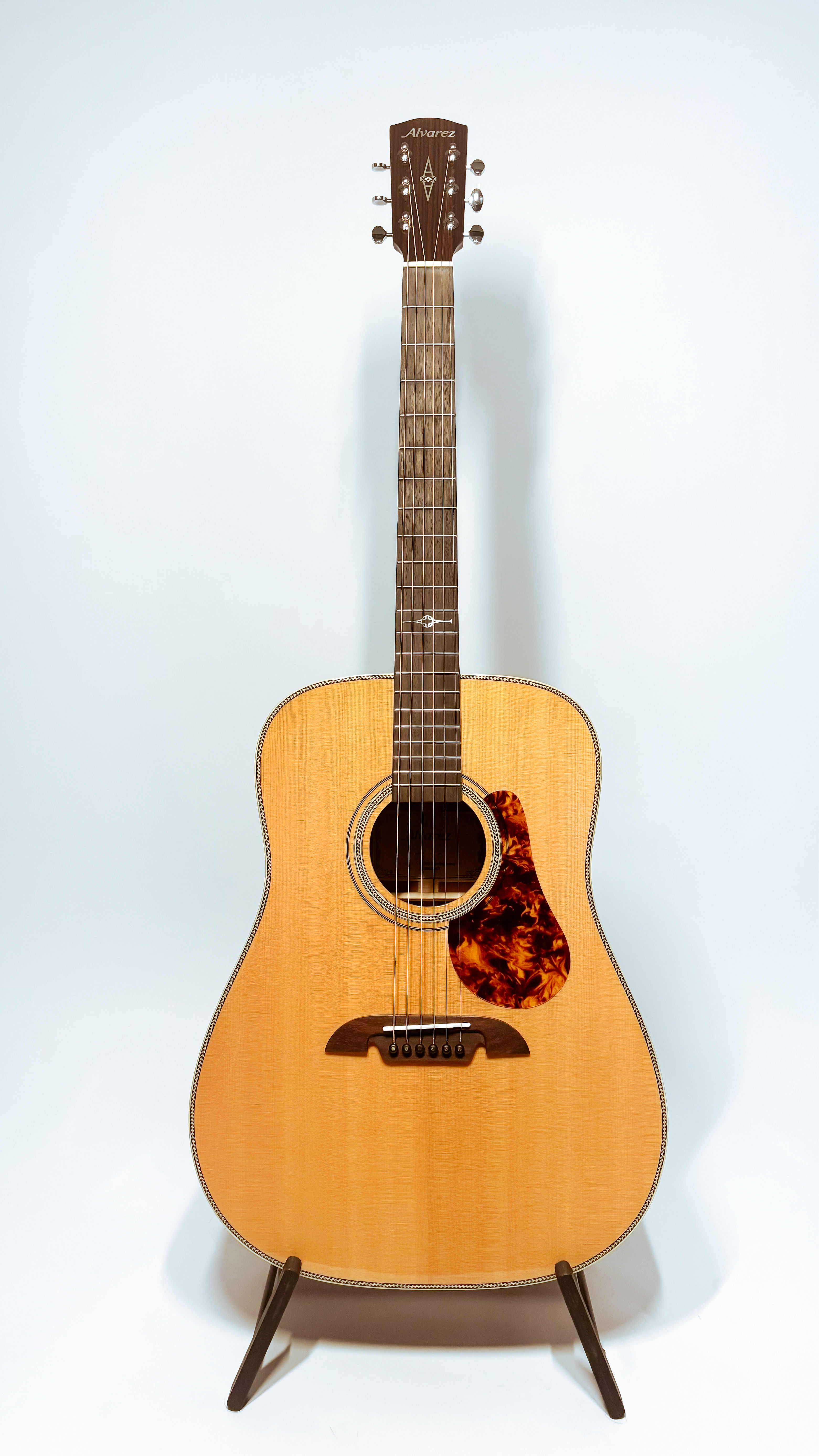 Alvarez MD60HB Acoustic Guitar