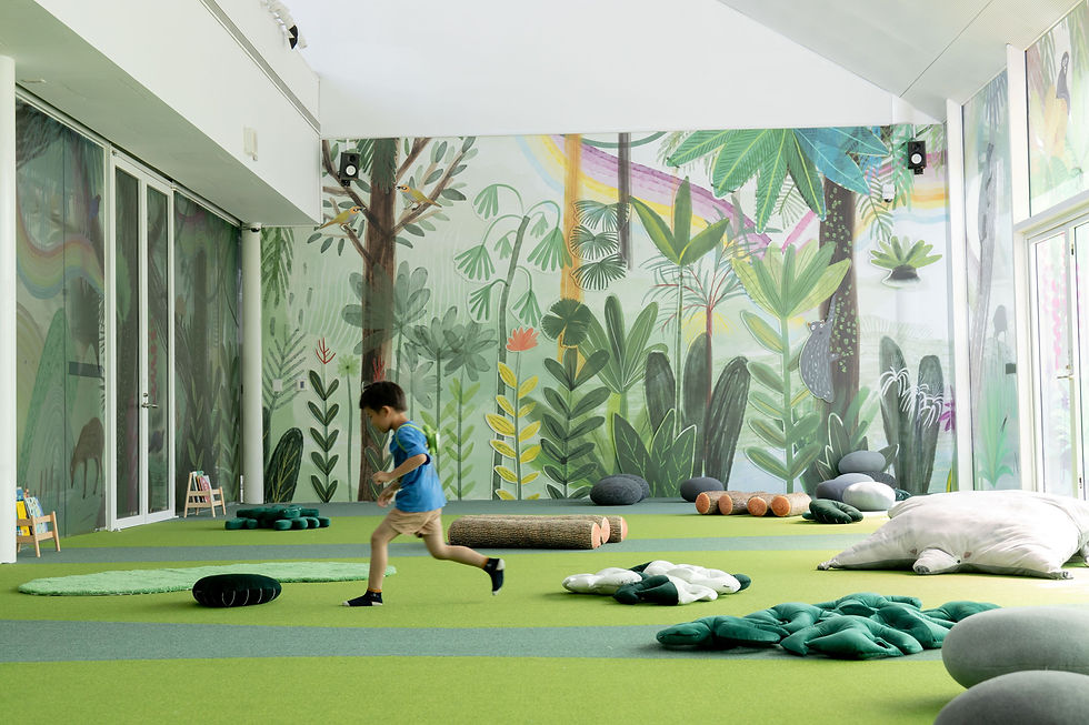 桃園市兒童美術館「在藝術中遇見大自然」民眾參觀。(透島影業拍攝，桃園市立美術館提供)