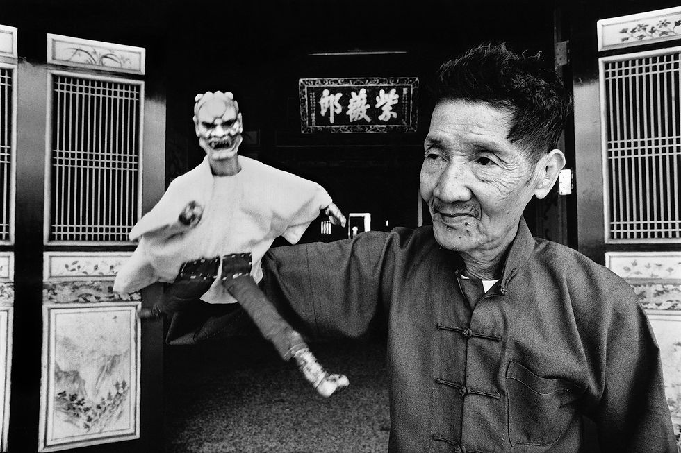 張照堂，《李天祿》，1978，銀鹽相紙，40.6 × 50.8 公分，臺北市立美術館典藏。