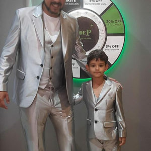 Saco, pantalon, chaleco + camisa y accesorios