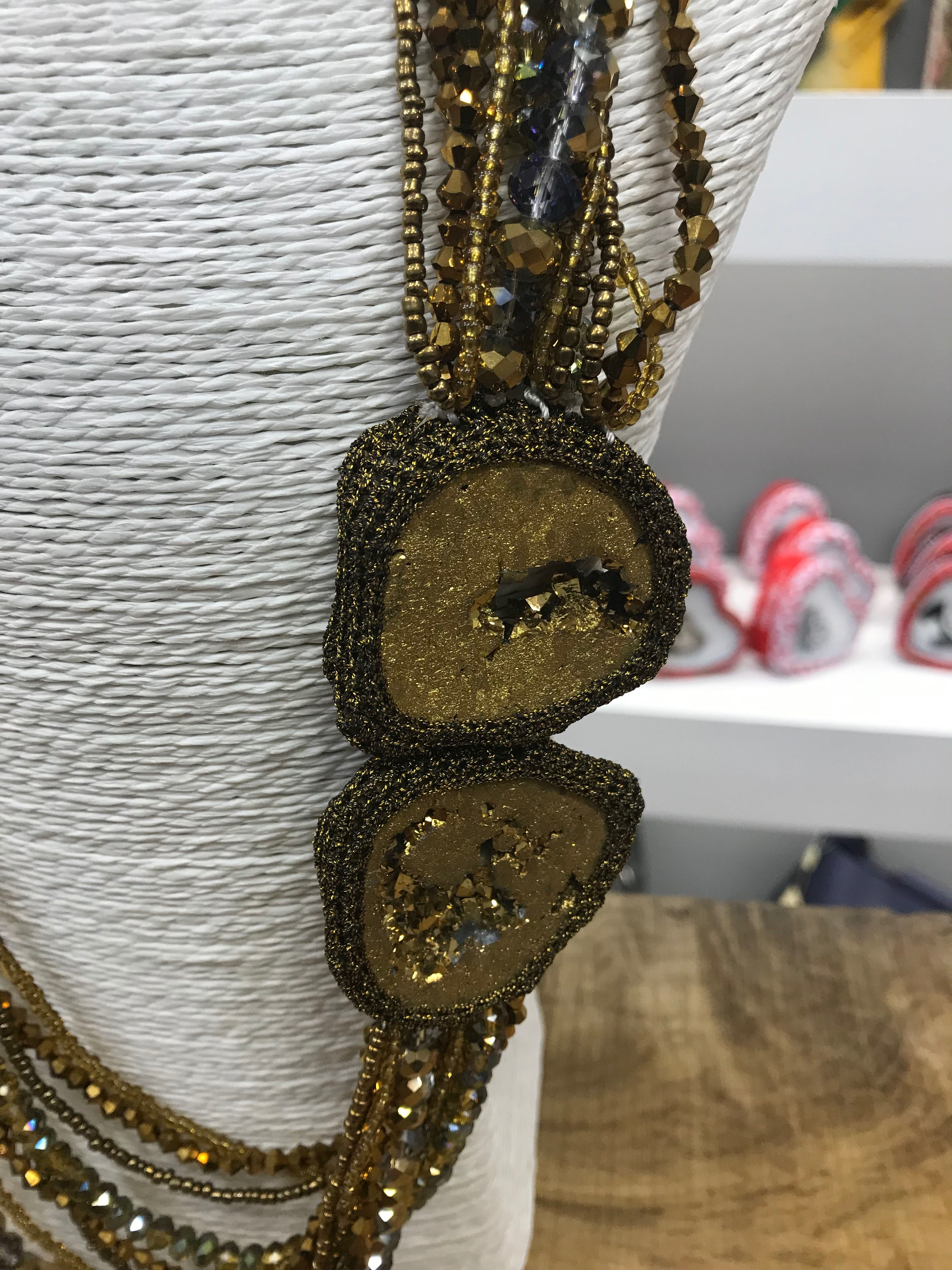 Collana con agata colore oro