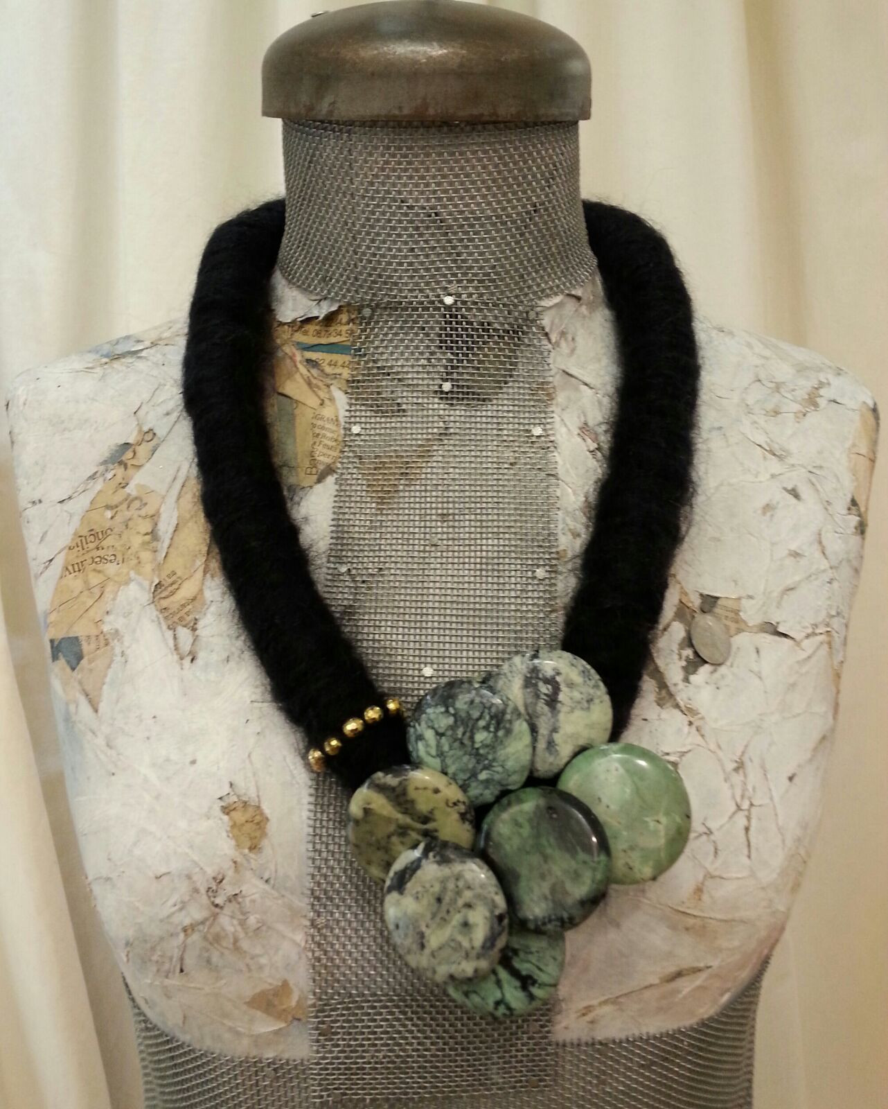 Collana con pietre dure