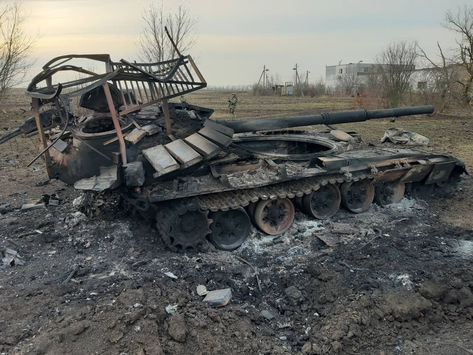 У руzzкого танка після зустрічі зі 128 бригадою від надлишку почуттів знесло башту (+ФОТО)