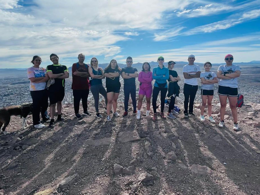 Estudiantes de Facultad de Enfermería y Nutriología escalan en el Cerro Grande
