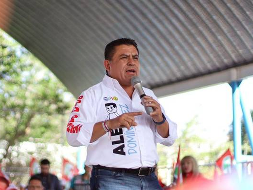 Alex Domínguez cuenta con atención integral en un asilo de ancianos