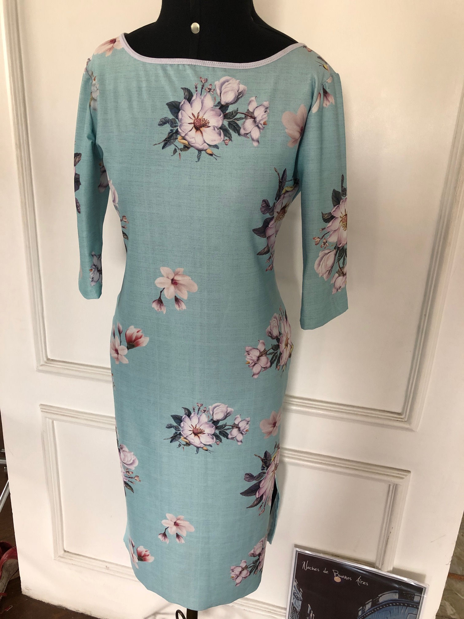 Jupter dress - 3/4 sleeve, side slits