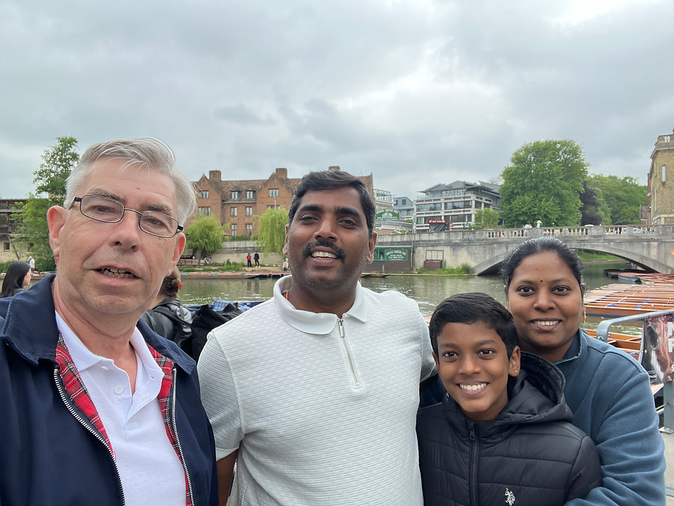 Cambridge collegiate system and alternative educational paths available in the city