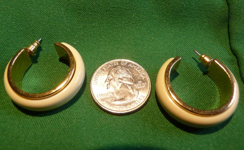 Miniature : Enamel and Gold Tone Earrings for Pierced Ears